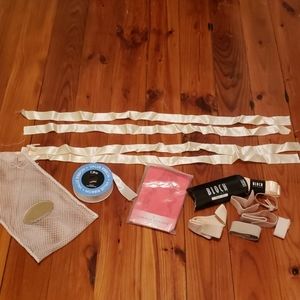 Elastics ribbons and point shoe bag